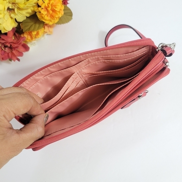 COACH LEGACY CORAL WRISTLET LEATHER - Picture 8 of 11